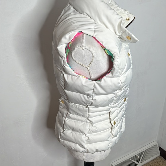 Lilly Pulitzer White Quilted Puffer Vest with Gold Hardware- Size Medium - Picture 3 of 8